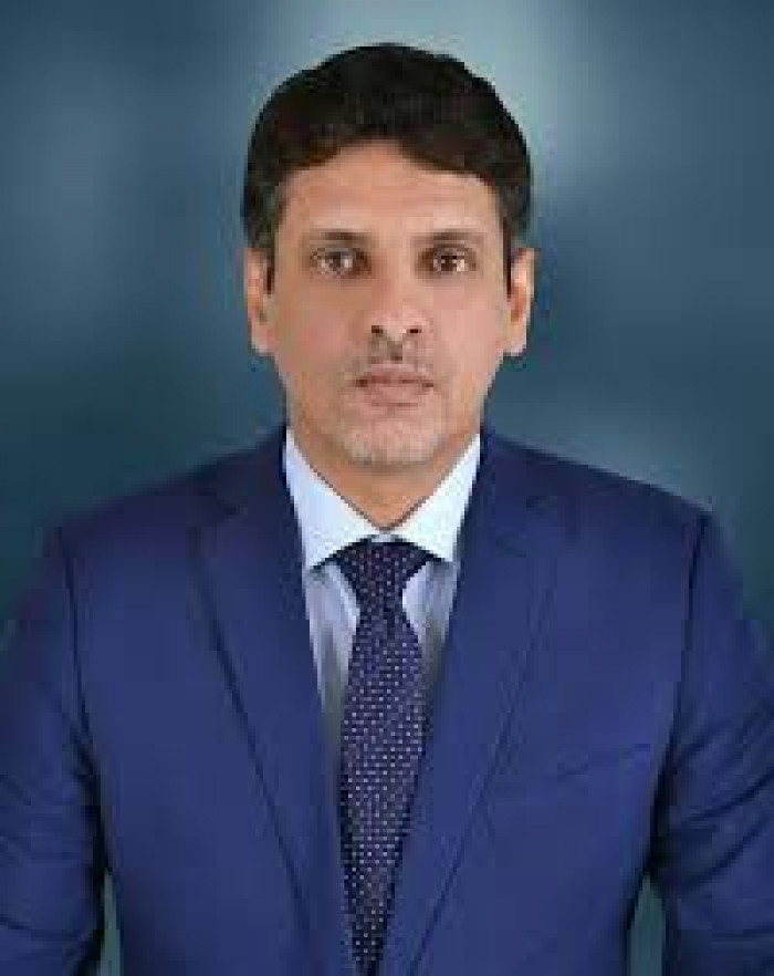 باكريت يشيد باستثمار الإمارات مليار دولار بالطاقة في عدن