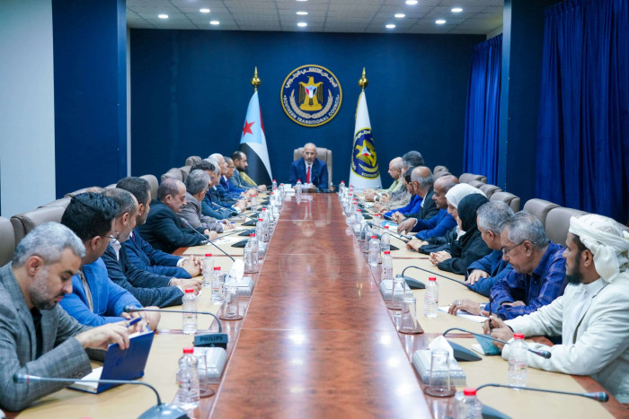 الرئيس الزُبيدي يكلف هيئات الانتقالي بمواصلة مسار الحوار الجنوبي