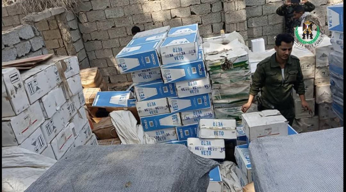 حزام لحج يضبط سجائر ومبيدات حشرية وأسمدة زراعية مهربة