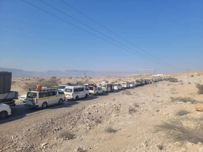 نقطة لـالعسكرية الأولى توقف مئات الحافلات المشاركة باحتفال 30 نوفمبر