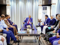 وفد من أبناء المهرة يهنئ الرئيس الزُبيدي بانتصارات القوات الجنوبية