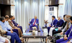 وفد من أبناء المهرة يهنئ الرئيس الزُبيدي بانتصارات القوات الجنوبية