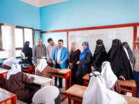 معاوية وجواد يتفقدان سير الامتحانات في مدارس الشيخ عثمان