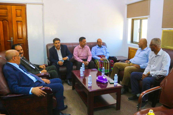 رئيس الجمعية الوطنية يزور فرع البنك المركزي في سيئون