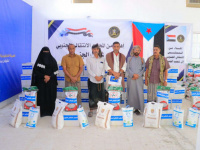 الانتقالي يوزع سلال غذائية مقدَّمة من الرئيس الزُبيدي بوادي حضرموت