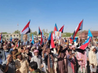 أبناء المناطق الغربية بوادي حضرموت يتظاهرون دعماً للقوات الجنوبية