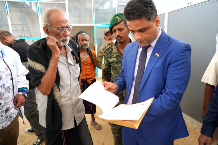 نائب وزير الإعلام يتفقد مركز الإرسال الإذاعي في الشعب نائب وزير الإعلام يتفقد مركز الإرسال الإذاعي في الشعب