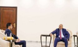 الرئيس الزُبيدي يتابع ملف الأراضي الممنوحة لغرض الاستثمار