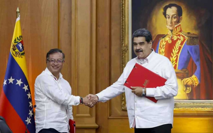 رئيس كولومبيا يدعو إلى رفع جميع العقوبات عن فنزويلا رئيس كولومبيا يدعو إلى رفع جميع العقوبات عن فنزويلا