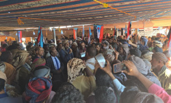 توافد أبناء مديرية إلى مخيم الاعتصام