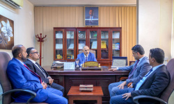 الرئيس الزُبيدي يؤكد ضرورة تطوير الإعلام الحكومي