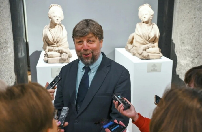 بولندا تعتقل عالم آثار من متحف أرميتاج الروسي بولندا تعتقل عالم آثار من متحف أرميتاج الروسي