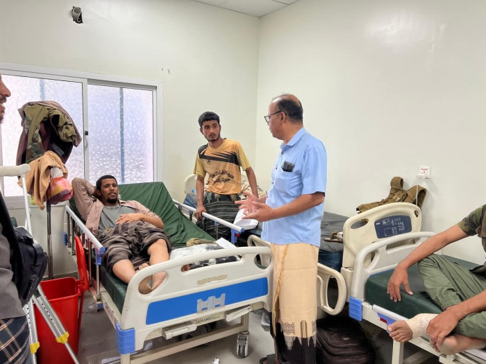 وفد انتقالي وادي حضرموت يطمئن على جرحى القوات الجنوبية