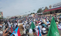 إقامة صلاة الجمعة بساحة الاعتصام المفتوح في عدن