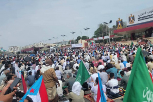إقامة صلاة الجمعة بساحة الاعتصام المفتوح في عدن