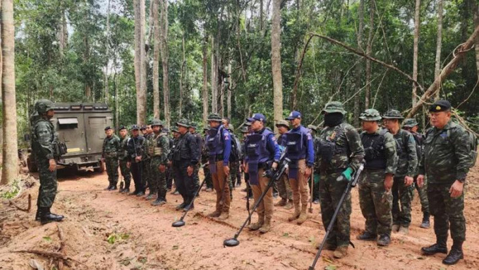 تواصل القتال على الحدود بين كمبوديا وتايلاند 