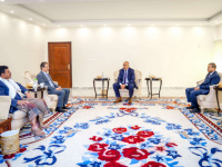 الرئيس الزُبيدي يطلع على المخطط الإنشائي لمركز المؤتمرات في شبوة