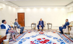 الرئيس الزُبيدي يطلع على المخطط الإنشائي لمركز المؤتمرات في شبوة