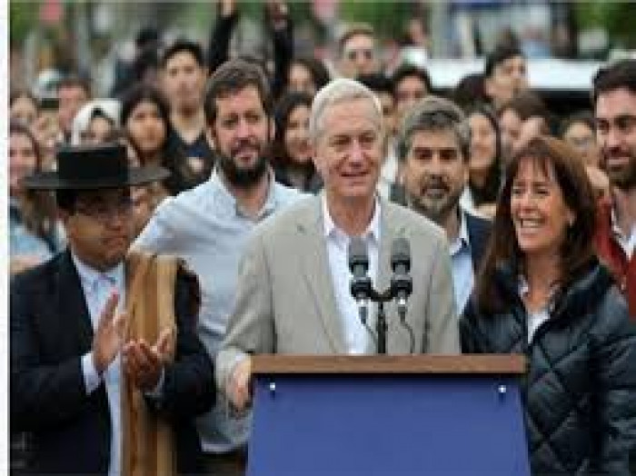 كاست يفوز بانتخابات الرئاسة في تشيلي ويتلقى تهنئة من أمريكا 