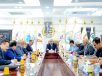 الرئيس الزُبيدي يتفقد وزارة النقل ويبحث تطوير بنيتها التحتية