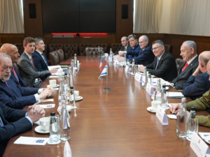 نتنياهو يلتقي المبعوث الأمريكي لبحث الخطوط الحمر في سوريا