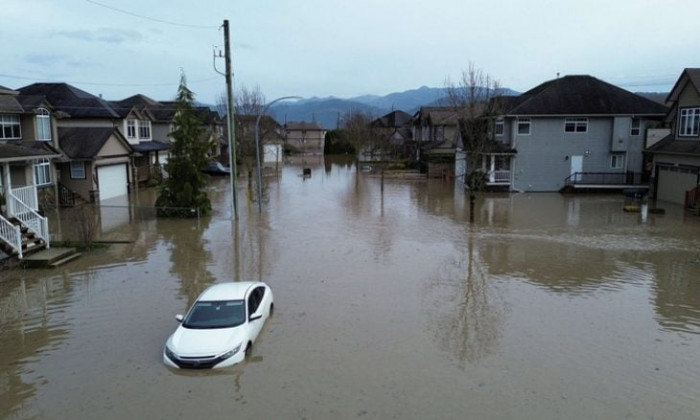 أمطار غزيرة تجتاح في المنطقة الشمالية الغربية بأمريكا 