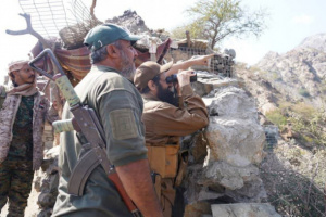 القائد العام للحزام الأمني يتفقد جاهزية القوات في جبهة ثرة