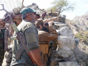 القائد العام للحزام الأمني يتفقد جاهزية القوات في جبهة ثرة