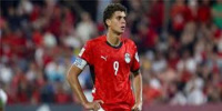 برشلونة يشيد بموهبة مهاجم الأهلي المصري