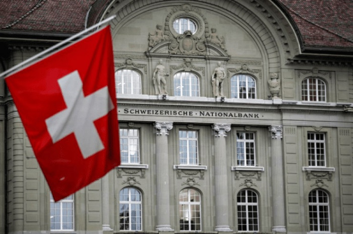 البنك الوطني السويسري يثبت سعر الفائدة عند صفر 