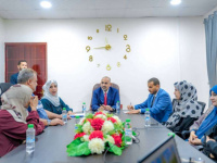 الرئيس الزُبيدي يتفقد سير العمل في الجهاز المركزي للإحصاء