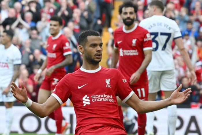 إيساك يسجل ويخرج مصابا في فوز ليفربول على توتنهام في لندن