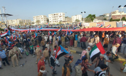 وصول أبناء يافع إلى ساحة العروض بالعاصمة عدن