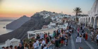 حكومة أثينا تتوقع أن تكون 2025 سنة قياسية جديدة للسياحة