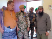 قائد الحزام الأمني يتفقد القوات في قطاع زنجبار