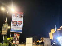 رفع صور شهداء تحرير وادي حضرموت بمخيم اعتصام سيئون