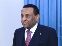 رئيس وزراء السودان يطرح مبادرة لحقن الدماء