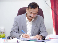 محافظ شبوة يوجه بإعداد تقرير حول مستوى تحصيل الإيرادات