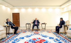 الرئيس الزُبيدي يطلع على أوضاع مطار عدن الدولي