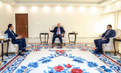 الرئيس الزُبيدي يتابع مشاريع صيانة شبكة الطرق بين المحافظات