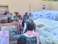 انتقالي القطن يواصل توزيع المساعدات الغذائية على أسر المديرية