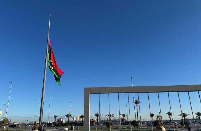 ليبيا.. تنكيس الرايات بمقر وزارة الدفاع حداداً على رئيس الأركان ومرافقيه