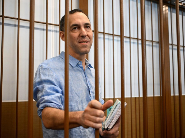 موسكو تعلن تقديم اقتراح لباريس بشأن باحث فرنسي سجين 