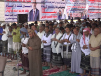 أبناء دلتا أبين يؤدون صلاة الجمعة بمخيم اعتصام زنجبار