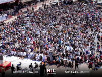 حشود غفيرة تؤدي صلاة الجمعة في ساحة اعتصام العروض بعدن