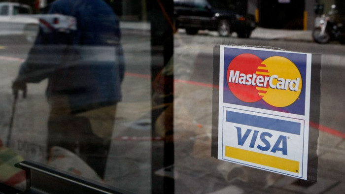 فيزا وماستركارد تسويان قضية احتكار رسوم الصراف الآلي 