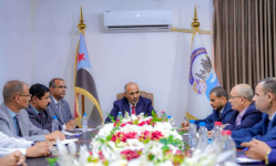 الرئيس الزُبيدي يوجه "الخدمة المدنية" باستكمال الإصلاحات الإدارية