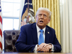 ترامب يحذر إيران بشأن البرنامج النووي