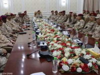 اجتماع عسكري في عدن يحذر من التوترات بين مكونات الشرعية