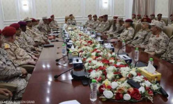 اجتماع عسكري في عدن يحذر من التوترات بين مكونات الشرعية